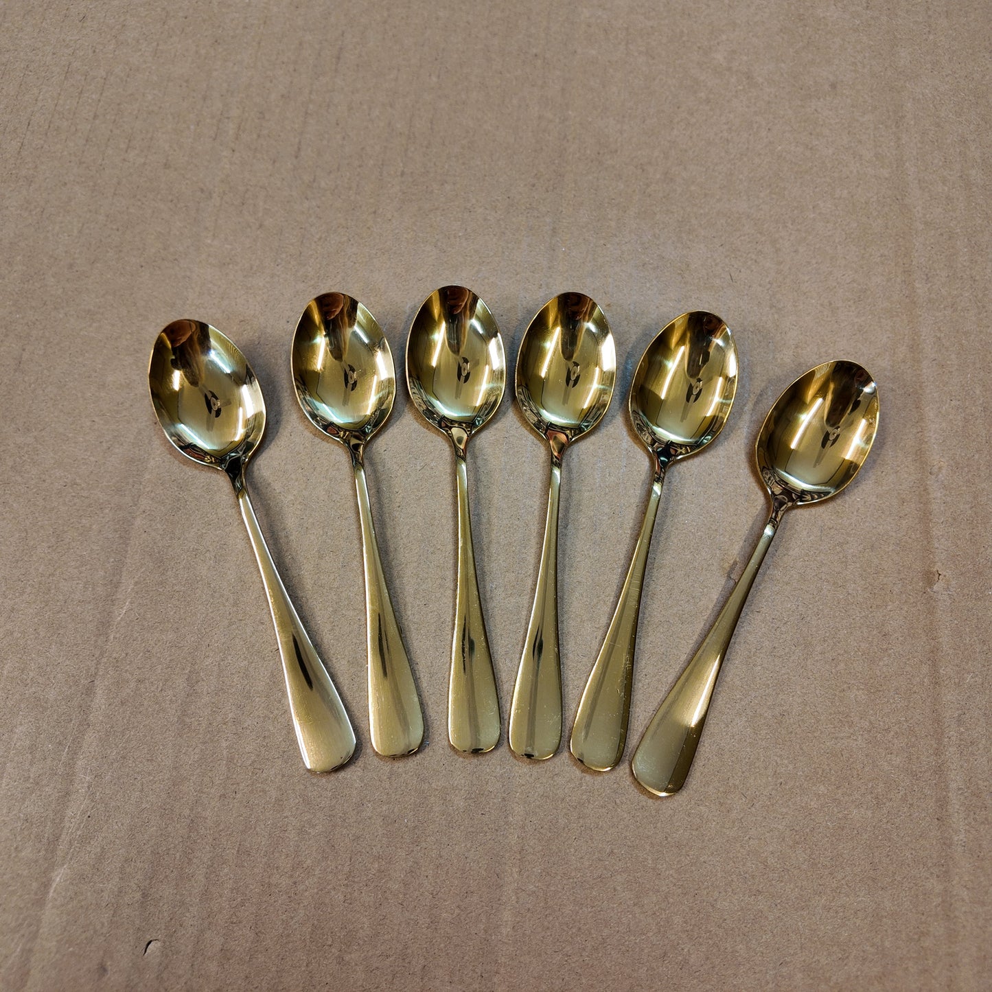 24 Piece Cutlery Set with Egg Stand