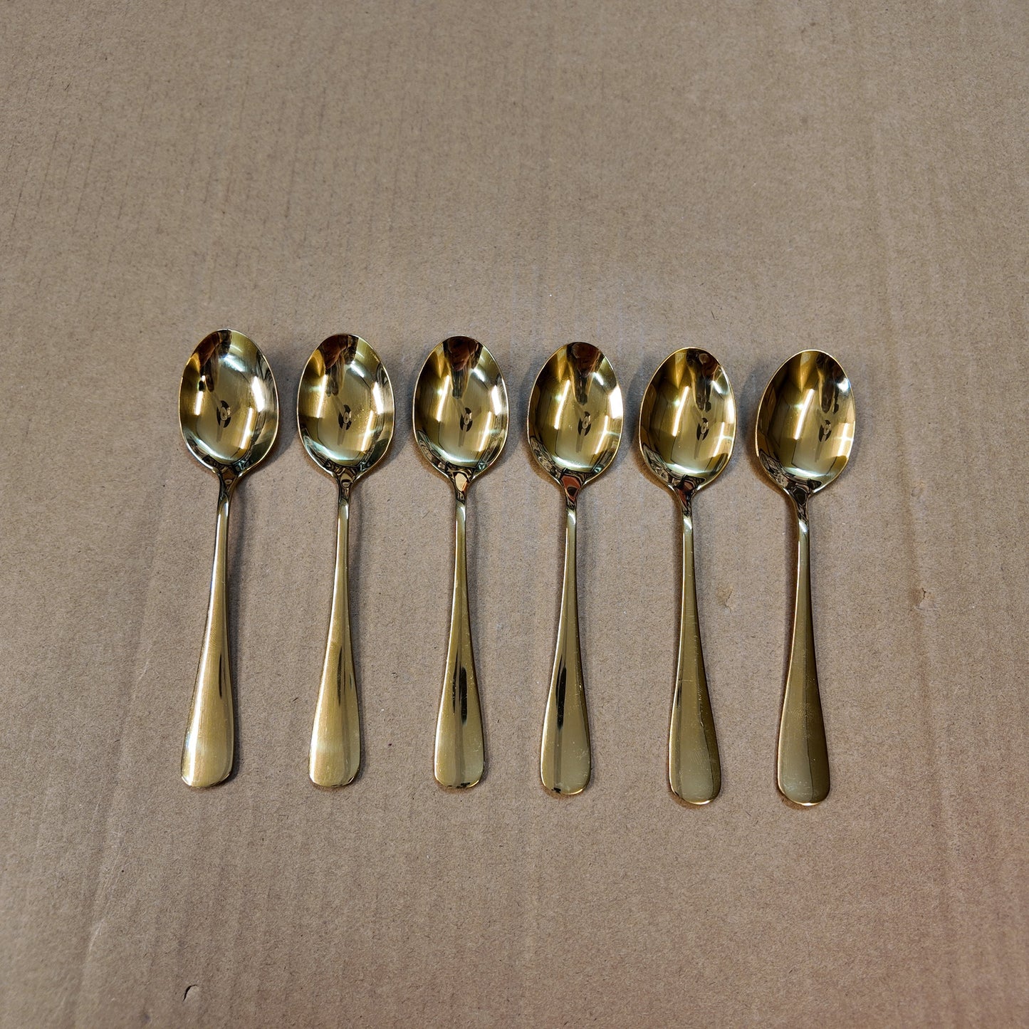 24 Piece Cutlery Set with Egg Stand