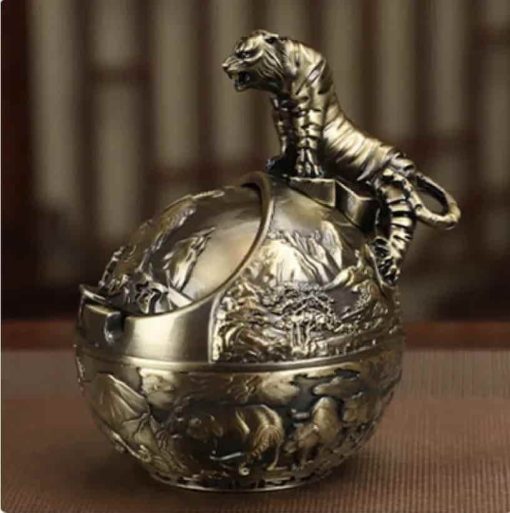 Metal retro ash tray with lid animal Globe