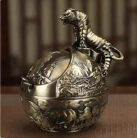 Metal retro ash tray with lid animal Globe