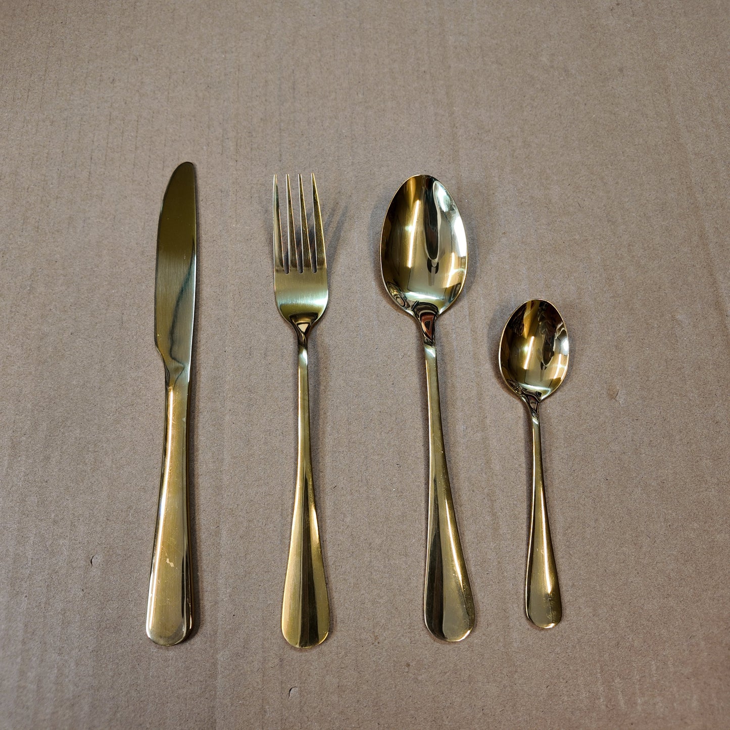 24 Piece Cutlery Set with Egg Stand
