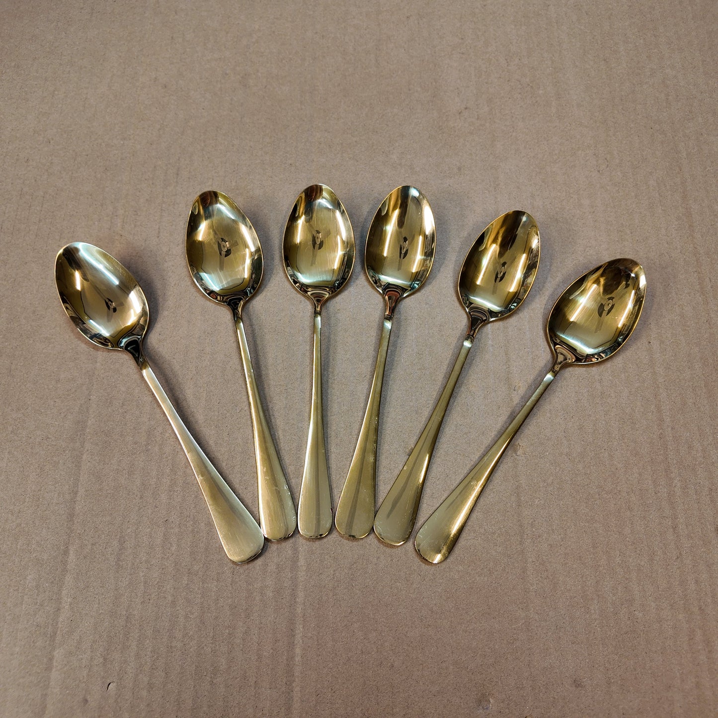24 Piece Cutlery Set with Egg Stand