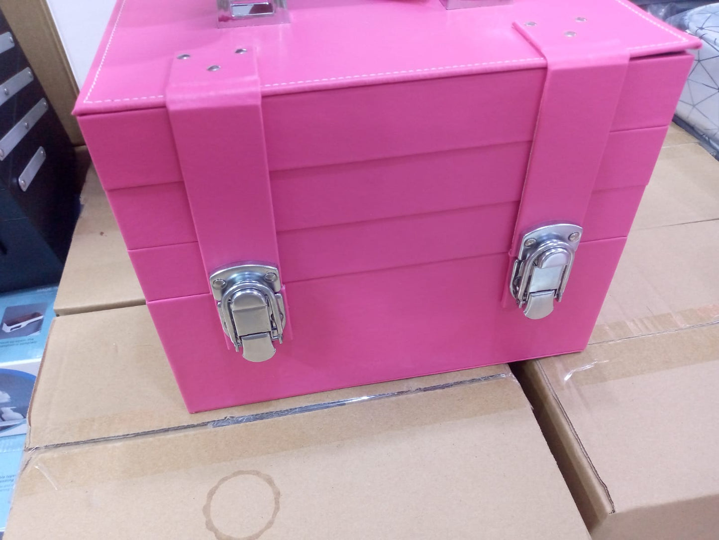 Beauty Box With Separate Partition (no makeup included in box)